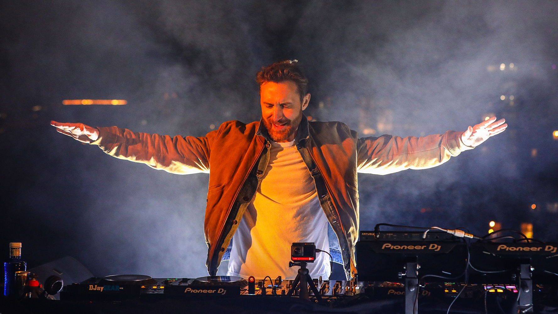 Snestorm kommentator klæde David Guetta Voted #1 DJ In The World As DJ Mag Top 100 Results Announced! 