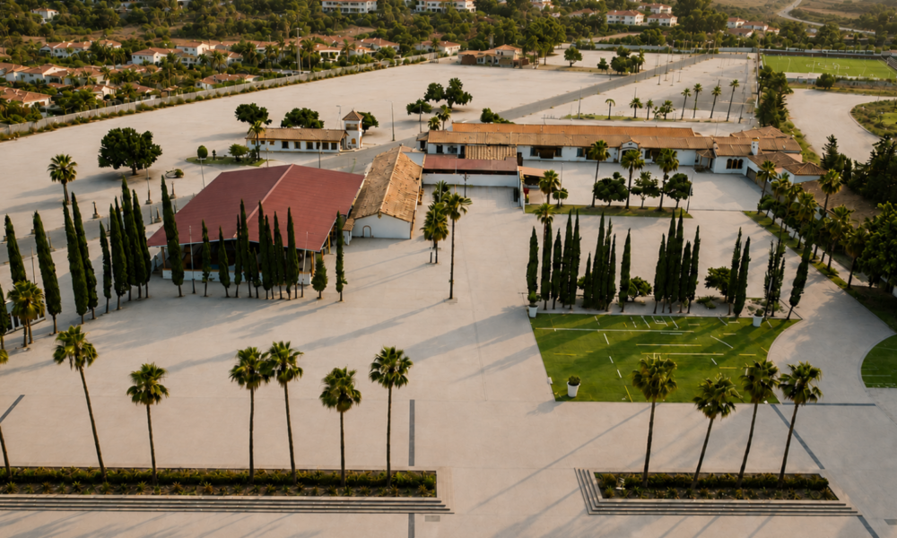 Aerial view of Recinto Ferial de San Pedro Alcántara in Marbella, showing its large open-air grounds, palm trees and surrounding buildings.