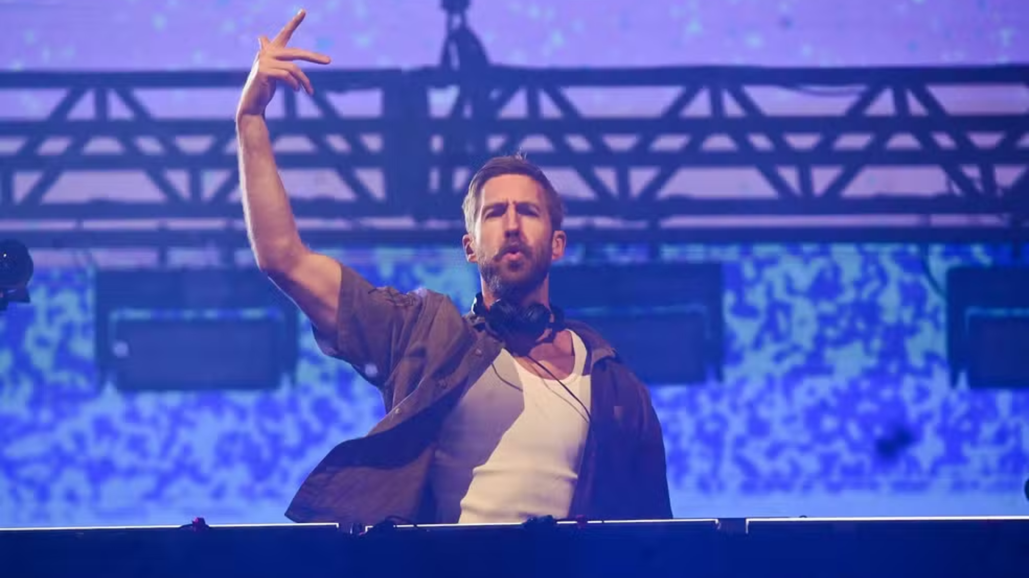 Calvin Harris performing behind the DJ booth on Palco Mundo at Rock in Rio 2026