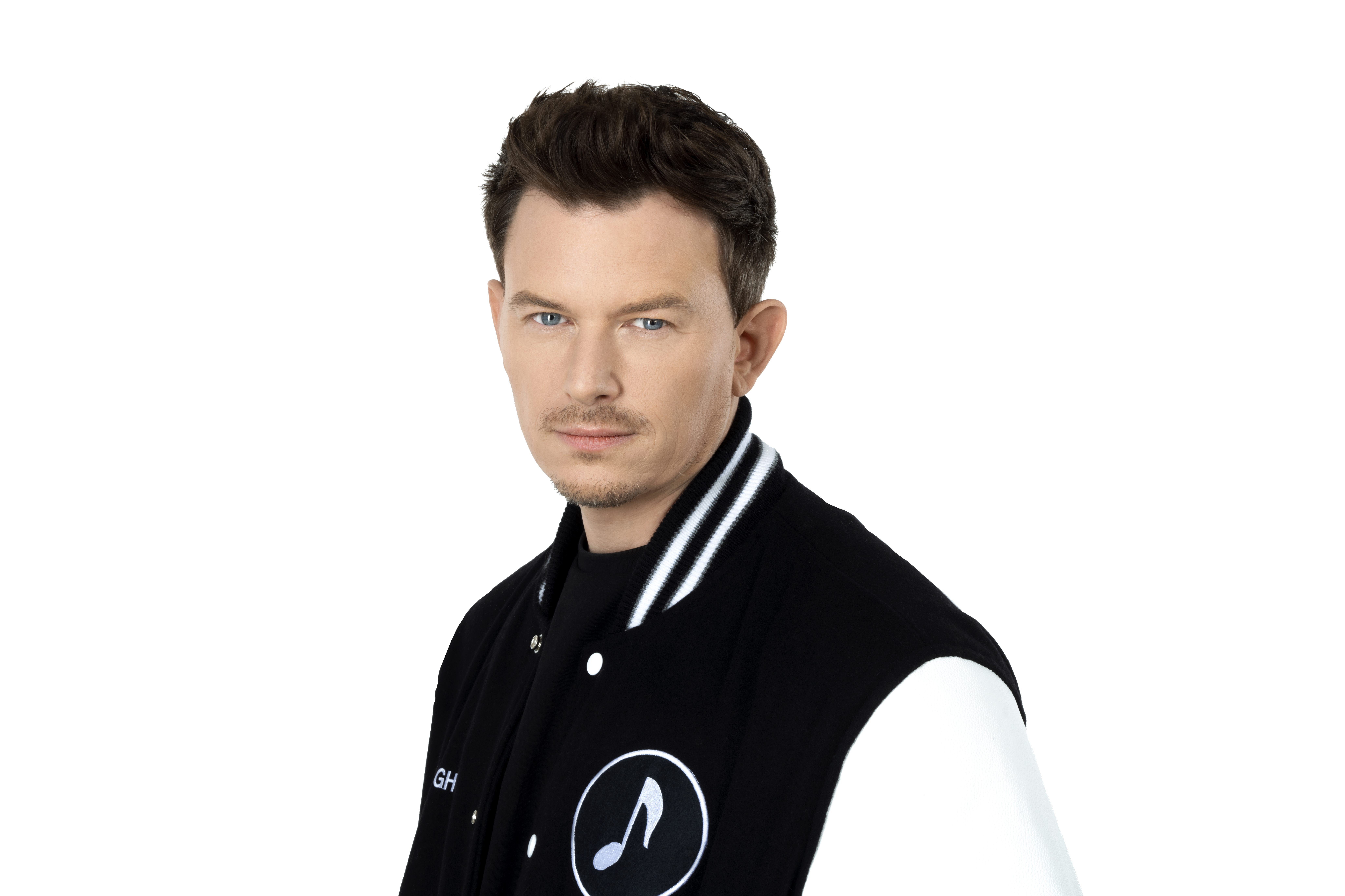 Fedde Le Grand wearing a black and white jacket in a promotional portrait for his new house single, ‘What I Want’.