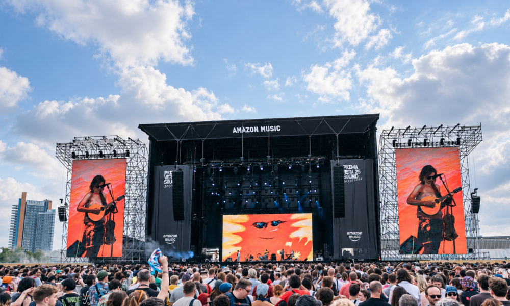 Primavera Sound stage at Parc del Fòrum in Barcelona with a large crowd during a daytime performance